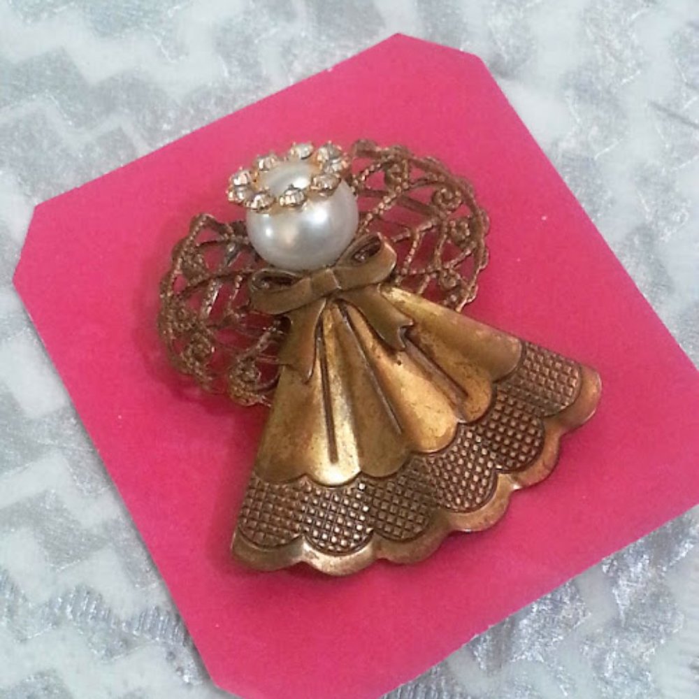 Christmas Angel rhinestone & pearl halo filigree wings pin brooch 1.5"